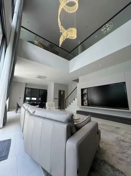Luxuriöse 6-Schlafzimmer-Poolvilla zur Miete in Mouana Grande, Koh Kaew
