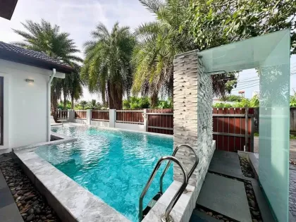 Poolvilla mit 4 Schlafzimmern zur Miete in Koh Kaew