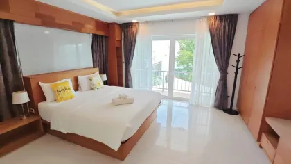 วิลล่า 2 ห้องนอน พร้อมสระว่ายน้ำและฟิตเนสให้เช่า ใกล้วัดฉลอง ภูเก็ต