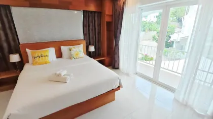 วิลล่า 2 ห้องนอน พร้อมสระว่ายน้ำและฟิตเนสให้เช่า ใกล้วัดฉลอง ภูเก็ต