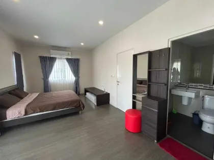 4 Schlafzimmer, 3 Bäder voll möblierte Villa in Saransiri gegenüber BISP