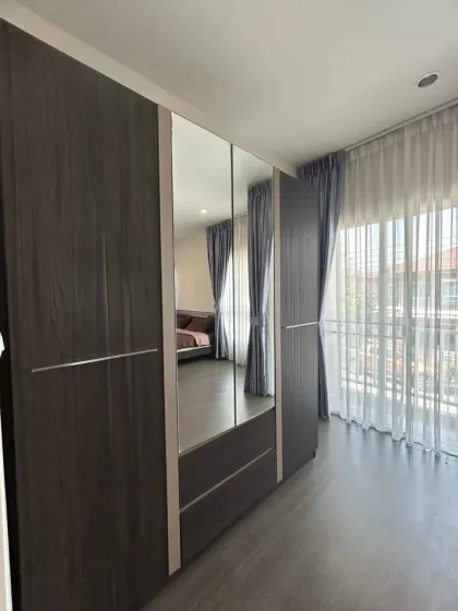 4 Schlafzimmer, 3 Bäder voll möblierte Villa in Saransiri gegenüber BISP