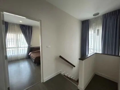 4 Schlafzimmer, 3 Bäder voll möblierte Villa in Saransiri gegenüber BISP