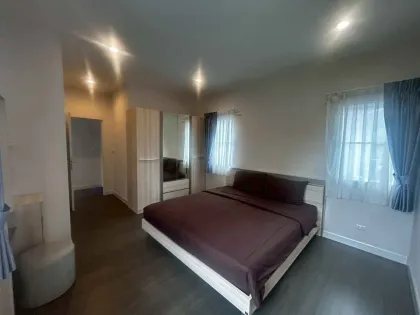 4 Schlafzimmer, 3 Bäder voll möblierte Villa in Saransiri gegenüber BISP