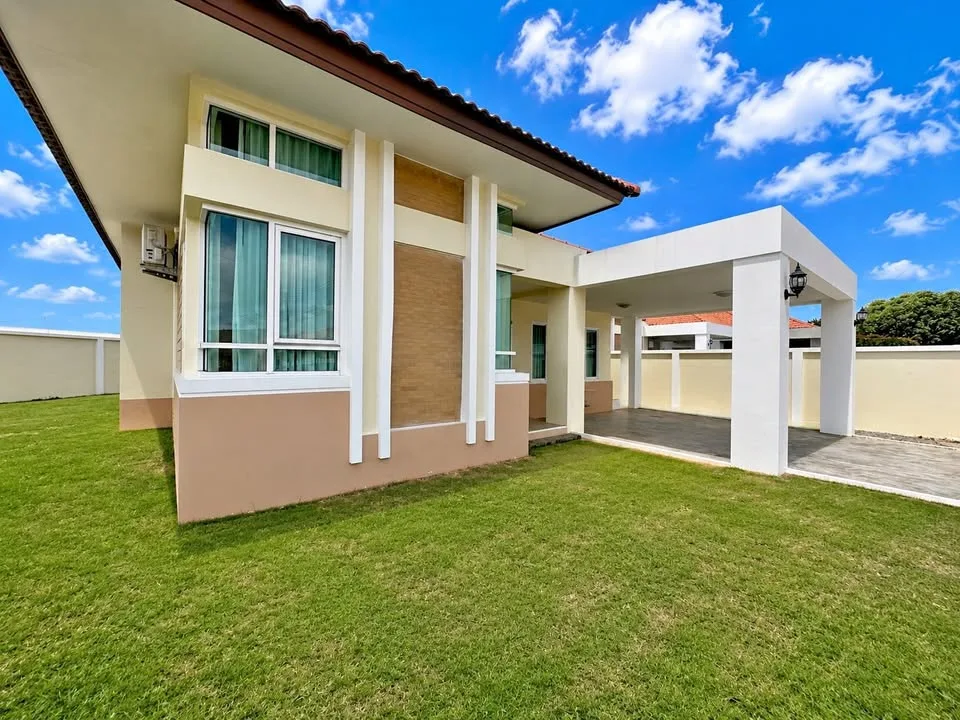 Spacious 3-Bedroom Villa with Large Private Garden