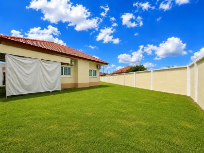 Spacious 3-Bedroom Villa with Large Private Garden