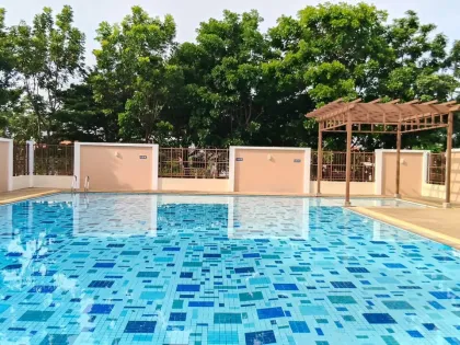 Spacious 3-Bedroom Villa with Large Private Garden