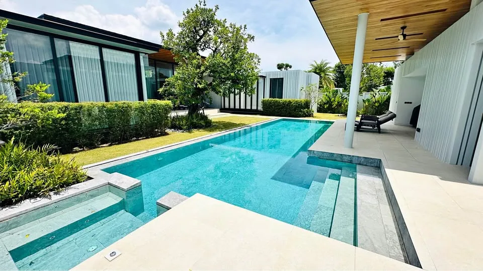 Villa de lujo de 4 habitaciones con piscina privada en Botanica Forestique, Patong