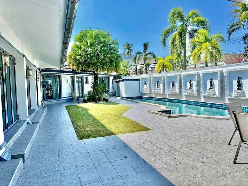 Pool Villa for Rent in Kathu with 4 Bedrooms and 4 Bathrooms