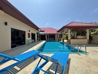 Beeindruckende 3-Schlafzimmer-Poolvilla in Chalong zu vermieten