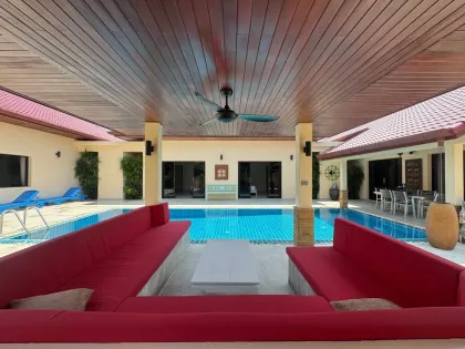 Beeindruckende 3-Schlafzimmer-Poolvilla in Chalong zu vermieten