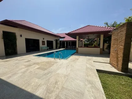 Beeindruckende 3-Schlafzimmer-Poolvilla in Chalong zu vermieten