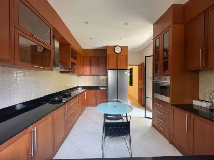 Beeindruckende 3-Schlafzimmer-Poolvilla in Chalong zu vermieten