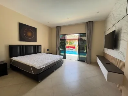 Beeindruckende 3-Schlafzimmer-Poolvilla in Chalong zu vermieten