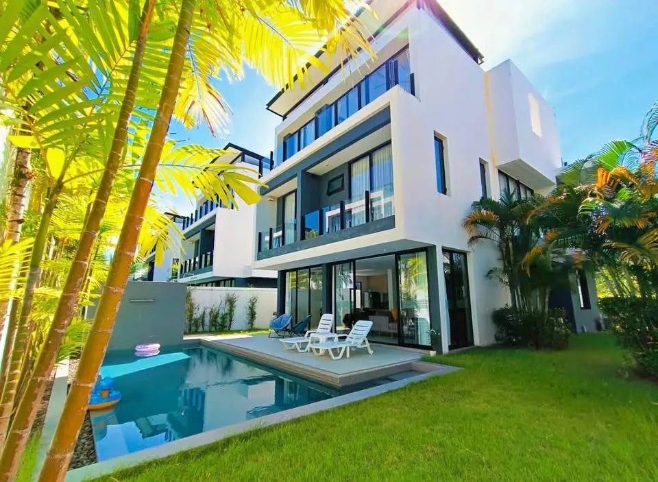 Spacious 5-Bed, 5-Bath Villa for Rent in Laguna Park 2