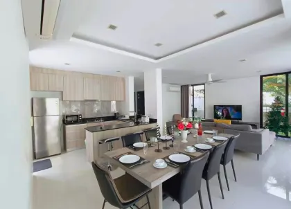Spacious 5-Bed, 5-Bath Villa for Rent in Laguna Park 2