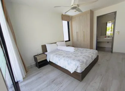 Spacious 5-Bed, 5-Bath Villa for Rent in Laguna Park 2