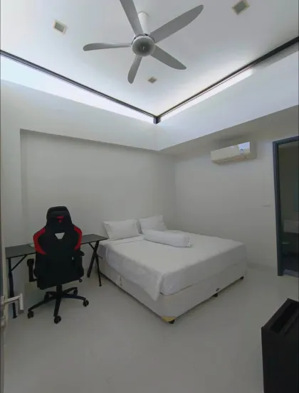 Spacious 5-Bed, 5-Bath Villa for Rent in Laguna Park 2
