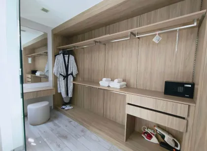 Spacious 5-Bed, 5-Bath Villa for Rent in Laguna Park 2