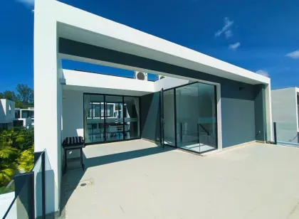 Spacious 5-Bed, 5-Bath Villa for Rent in Laguna Park 2