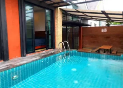 Poolvilla mit 3 Schlafzimmern und Loft zur Miete in Chalong
