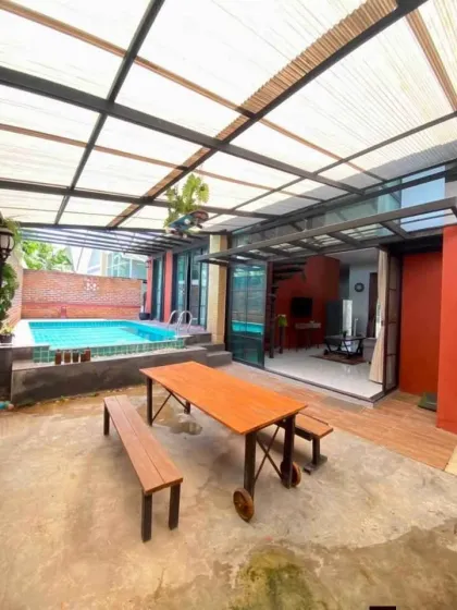 Poolvilla mit 3 Schlafzimmern und Loft zur Miete in Chalong