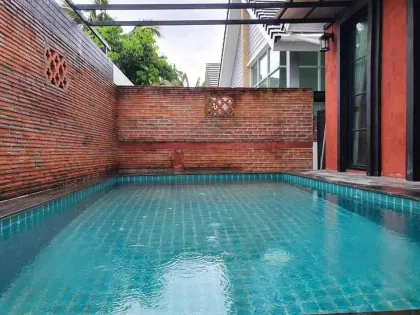 Poolvilla mit 3 Schlafzimmern und Loft zur Miete in Chalong