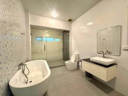 Private Pool Villa with 2 Bedrooms and 2 Baths in Cherngtalay