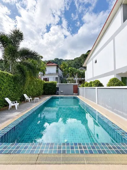 Maison 3 chambres avec piscine partagée à louer à Kata, Phuket