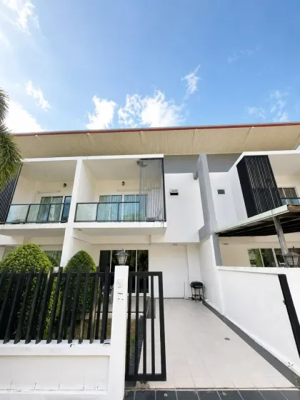 Maison 3 chambres avec piscine partagée à louer à Kata, Phuket