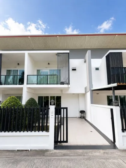 Maison 3 chambres avec piscine partagée à louer à Kata, Phuket