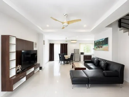Maison 3 chambres avec piscine partagée à louer à Kata, Phuket