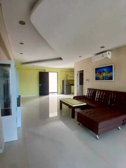 Amplio apartamento de 2 dormitorios con balcón grande en The Rich Condo Kathu