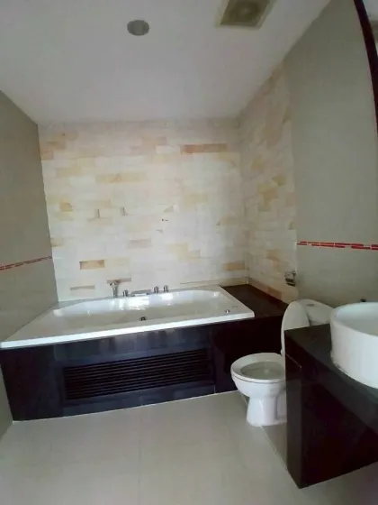Amplio apartamento de 2 dormitorios con balcón grande en The Rich Condo Kathu