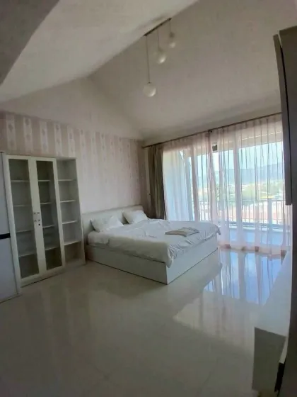 Amplio apartamento de 2 dormitorios con balcón grande en The Rich Condo Kathu