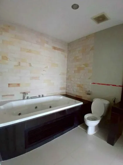 Amplio apartamento de 2 dormitorios con balcón grande en The Rich Condo Kathu