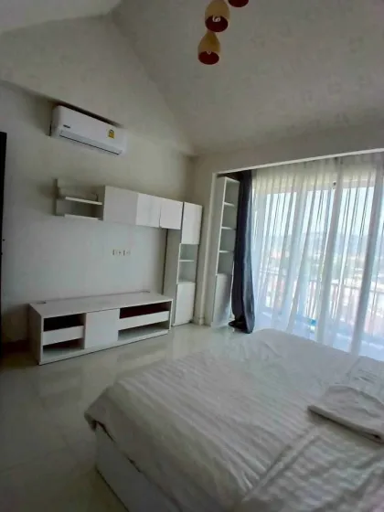 Amplio apartamento de 2 dormitorios con balcón grande en The Rich Condo Kathu