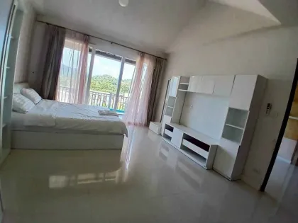 Amplio apartamento de 2 dormitorios con balcón grande en The Rich Condo Kathu
