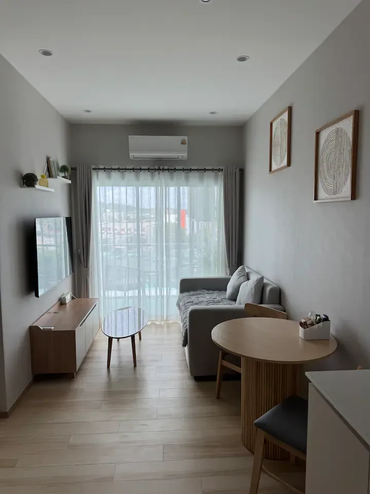 อพาร์ตเมนต์สไตล์หนึ่งห้องนอนชั้น 7 วิวภูเขาและเมือง
