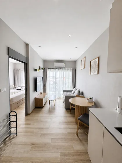 Apartamento moderno de 1 dormitorio en el 7º piso con vistas a la ciudad y montañas