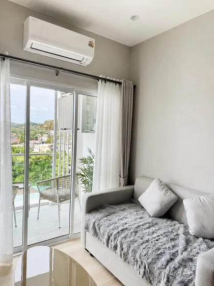 Apartamento moderno de 1 dormitorio en el 7º piso con vistas a la ciudad y montañas