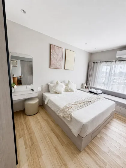 Apartamento moderno de 1 dormitorio en el 7º piso con vistas a la ciudad y montañas