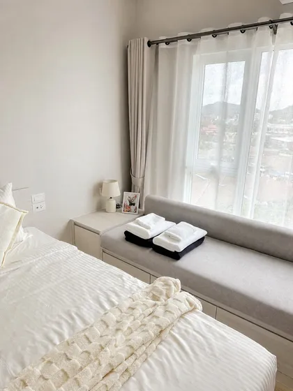 Apartamento moderno de 1 dormitorio en el 7º piso con vistas a la ciudad y montañas