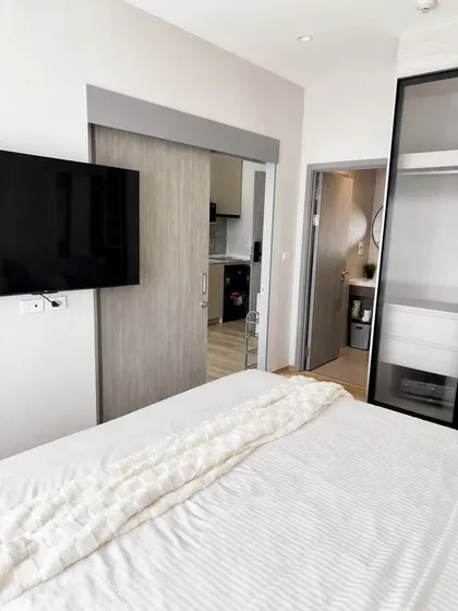 Apartamento moderno de 1 dormitorio en el 7º piso con vistas a la ciudad y montañas