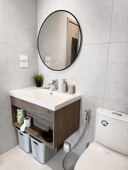 Apartamento moderno de 1 dormitorio en el 7º piso con vistas a la ciudad y montañas
