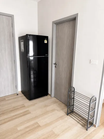 Apartamento moderno de 1 dormitorio en el 7º piso con vistas a la ciudad y montañas