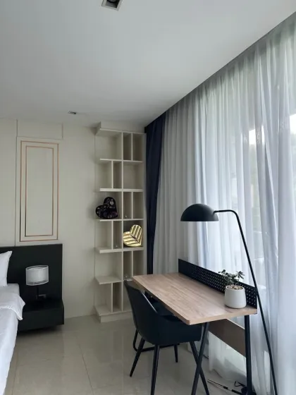 Moderno condominio de 1 dormitorio con amplio balcón en Viva Patong