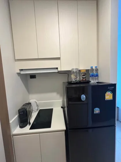 Moderno condominio de 1 dormitorio con amplio balcón en Viva Patong