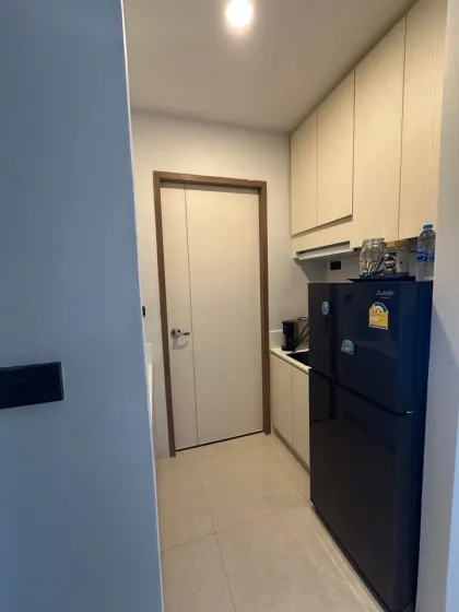 Moderno condominio de 1 dormitorio con amplio balcón en Viva Patong