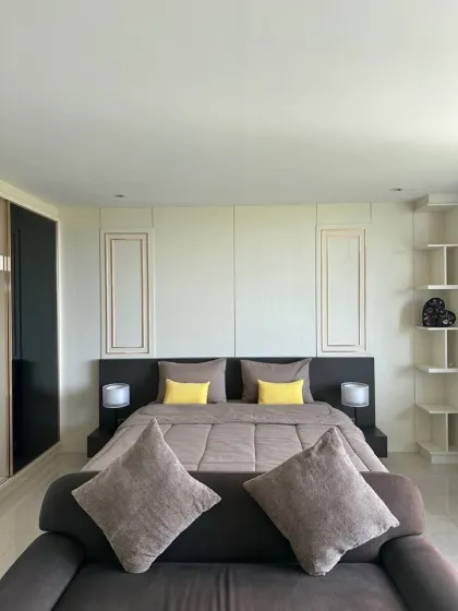 Moderno condominio de 1 dormitorio con amplio balcón en Viva Patong